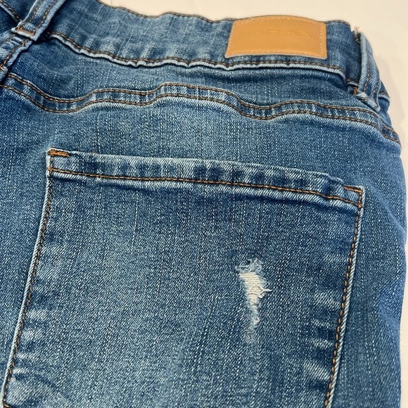 Tahari Kelly Mid Rise Skinny Jeans Size 6/28 distressed - Picture 10 of 11